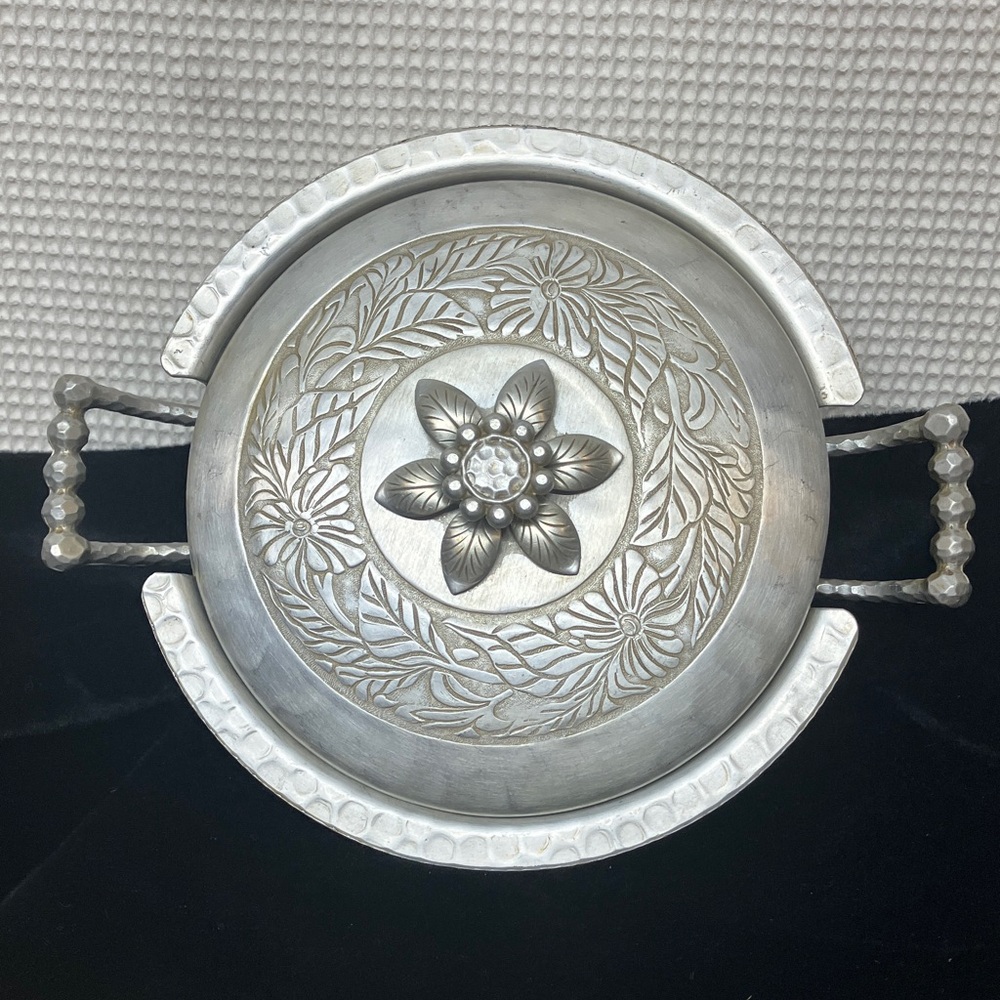 Aluminum serving dish